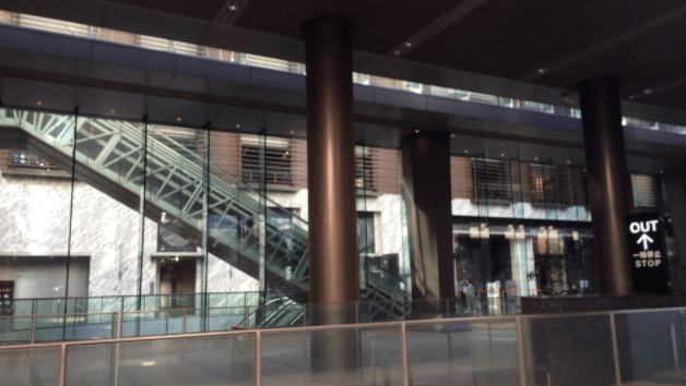 インターンのときになぜか撮っていたビル近くの写真